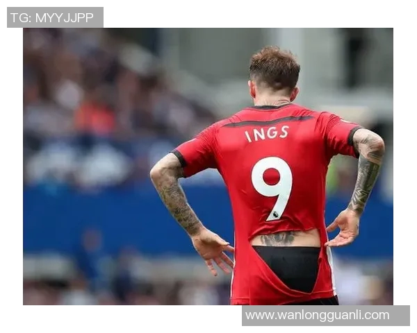 他从默默无闻到足球明星的成长之路与奋斗故事